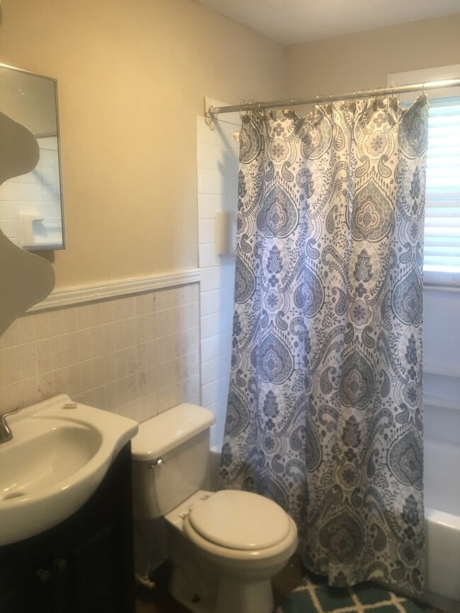 Building Photo - Beautiful 3 bed house!! Stainless Steel Ap...
