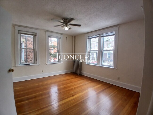 Building Photo - 15 Barrows St