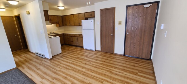dining - 801 S Lincoln Dr