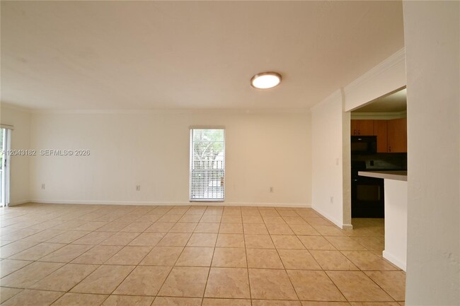 Building Photo - 6900 N Kendall Dr