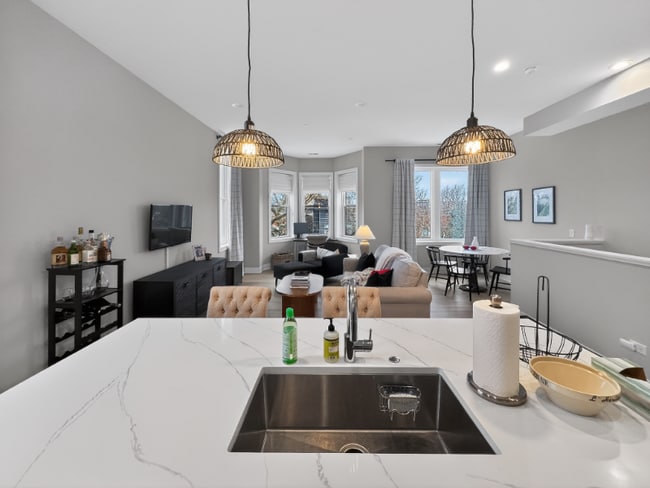 Foto del edificio - 1535 N Maplewood Ave