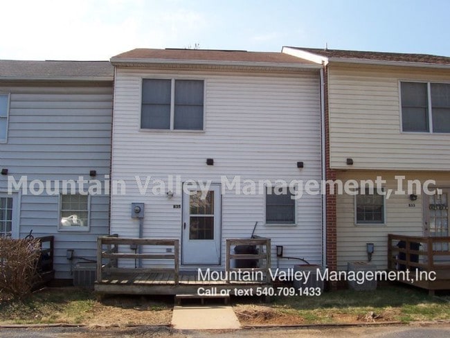 Building Photo - 835 Vine St