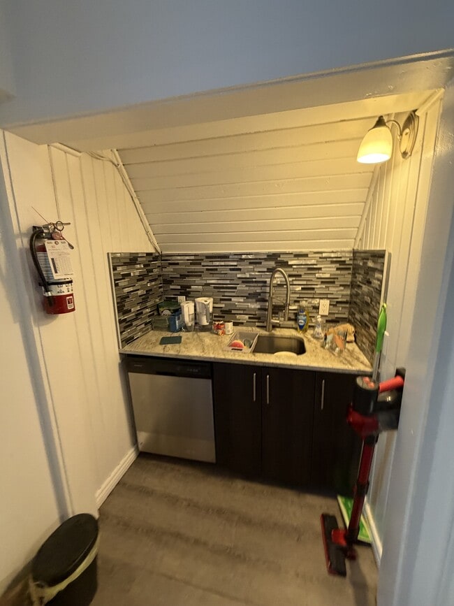 Building Photo - 119 Daly Ave