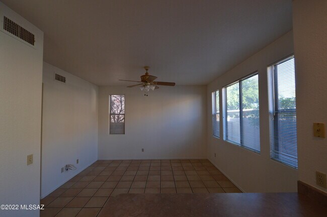 Foto del edificio - 5341 E Timrod St