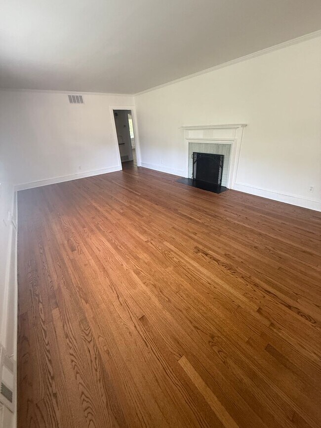 Foto del edificio - Large 5-Points House off South UGA Campus!