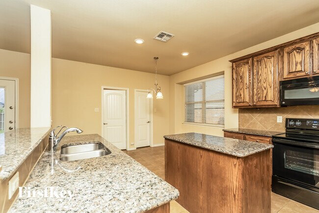 Building Photo - 1016 Hidden Creek Dr