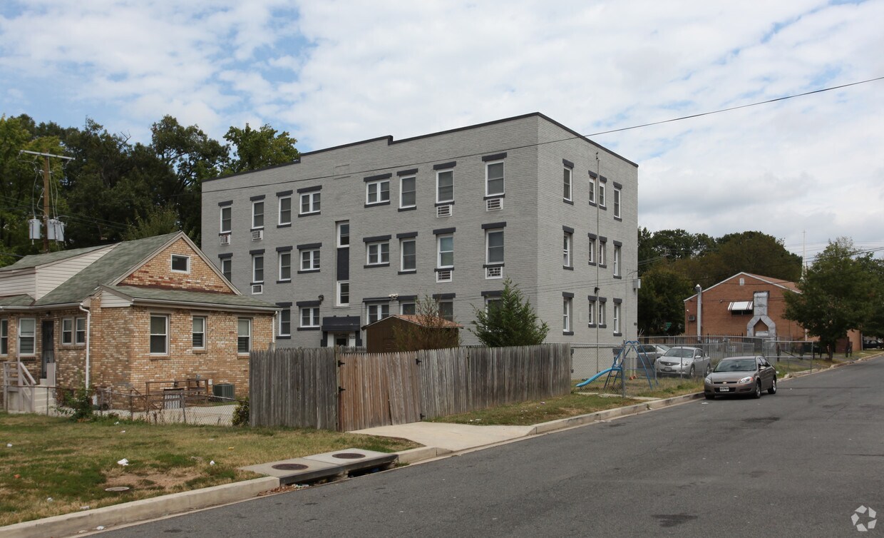 Foto del edificio - 5035 Central Ave SE