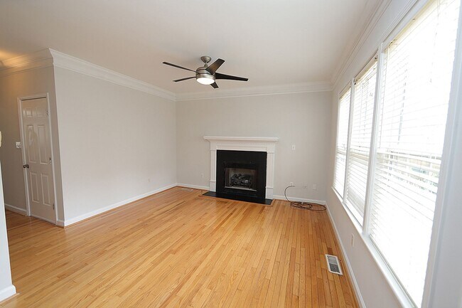 Foto del edificio - Lovely Four Bedroom Home in Convenient North Raleigh Location