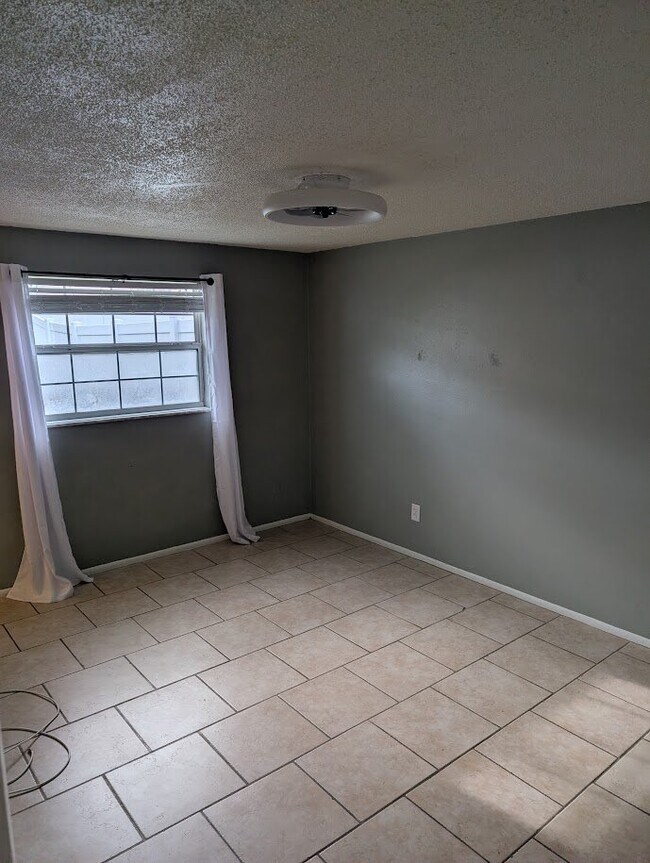 Building Photo - 413 Marjon Ave