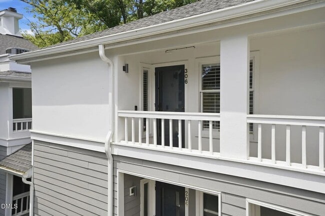 Building Photo - 700 Bishops Park Dr