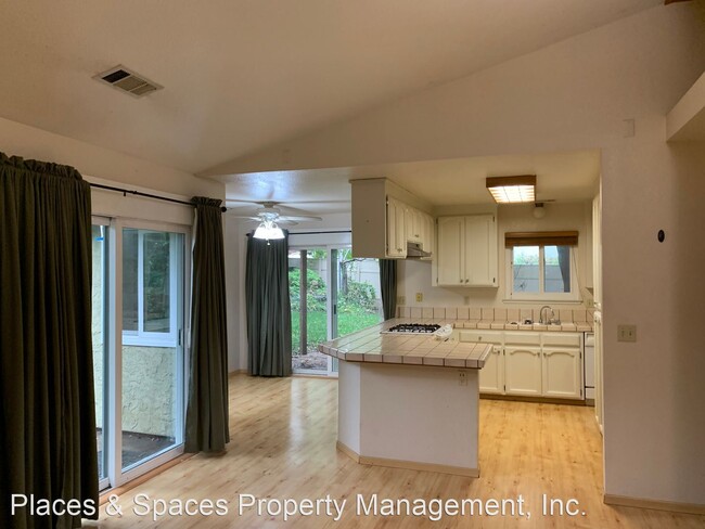 Building Photo - 3 br, 2 bath House - 771 Fuller Court