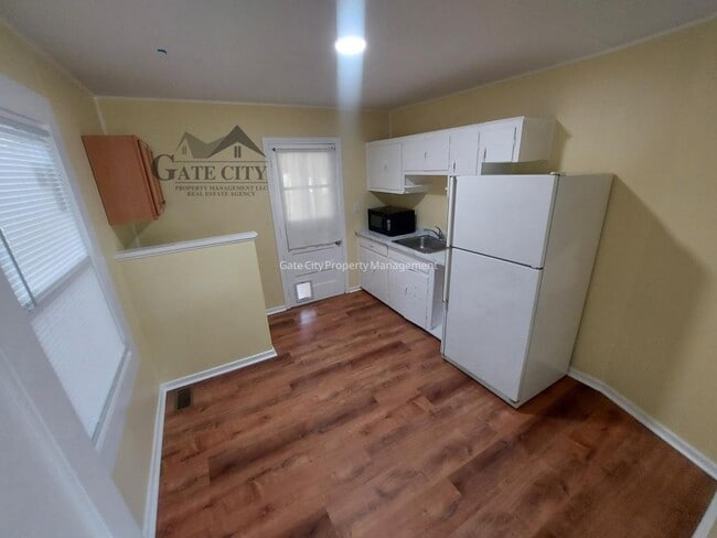 Foto del edificio - 616 Hedrick Ave