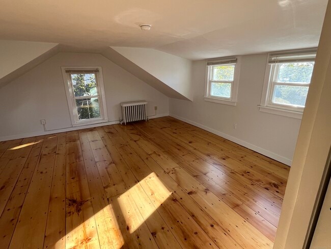 Building Photo - 9 Essex Rd