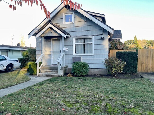 Building Photo - Quaint 2-Bed, 2-Bath Home in Central Tacom...
