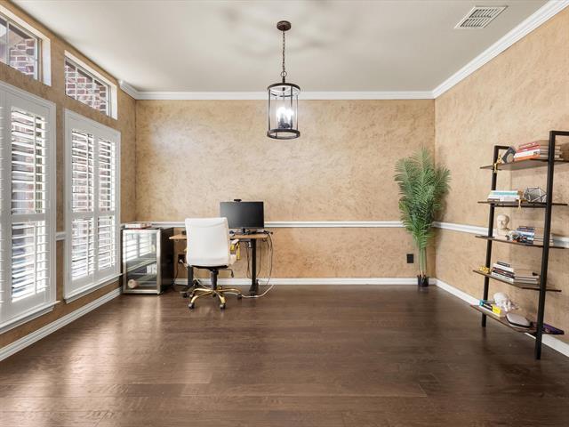 Building Photo - 214 Crestbrook Dr