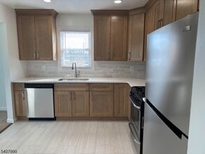 Building Photo - 114 Grove St