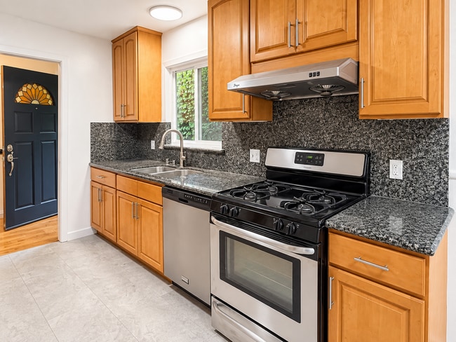 Building Photo - 747 Ashbury Ave