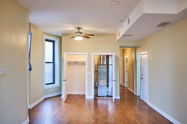 Foto del edificio - 2445 W Harrison St