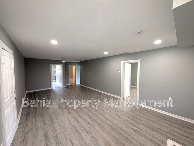 Building Photo - 6805 N Navin Ave