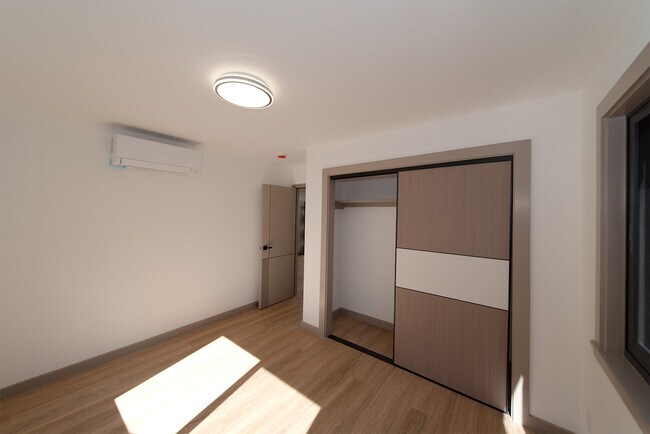 Foto del edificio - 2056 10th Ave