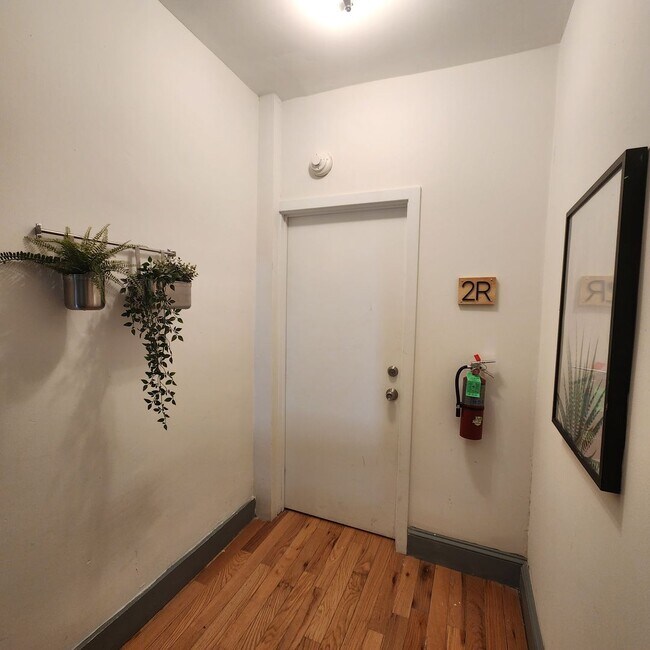 Building Photo - 2813 W Girard Ave