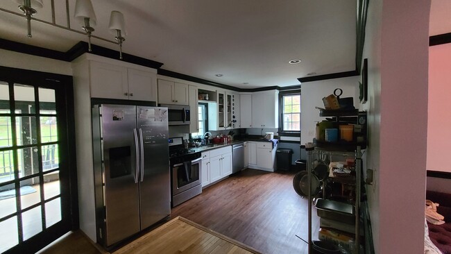 Kitchen - 5812 Sargent Rd