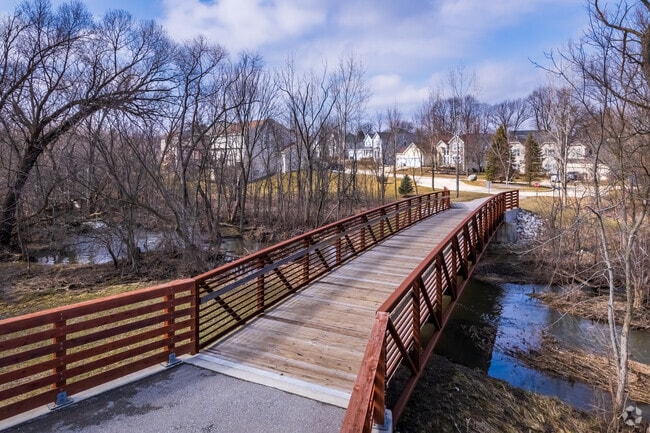 Paths and walkways run throughout Franklin.