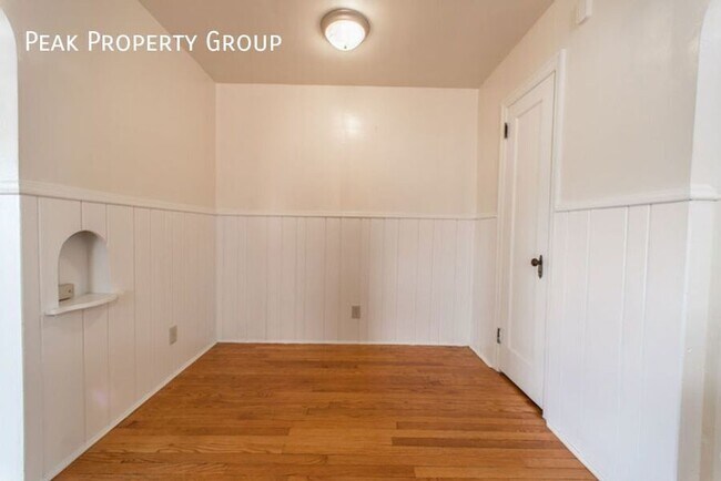 Building Photo - 2361 Ravine St