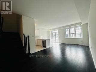 Building Photo - 105 Selection Hts