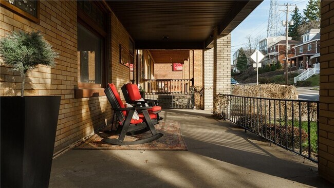 Foto del edificio - 17 Bailey Ave