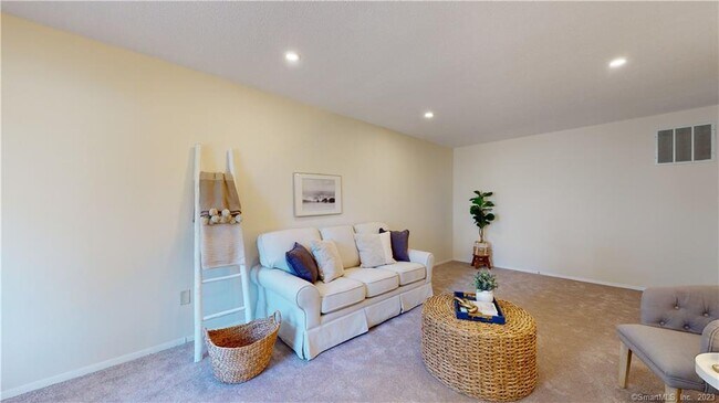 Foto del edificio - 114 Cottonwood Rd