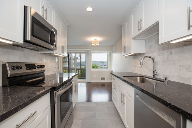 Building Photo - 1235 Taylor Ave N