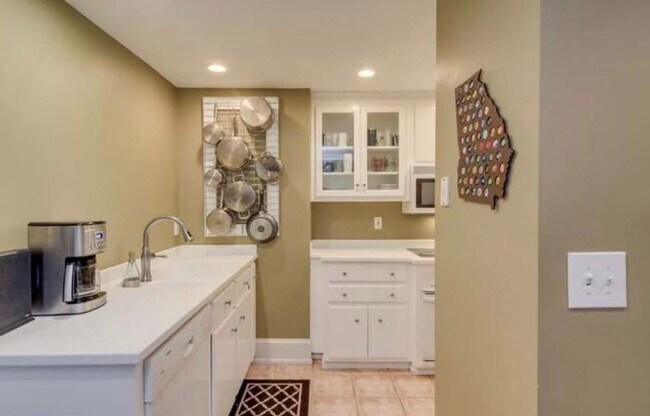 Building Photo - 2068 Walton Wy