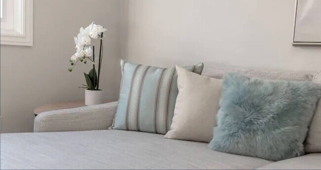 Photo du bâtiment - 1170 Queen St E