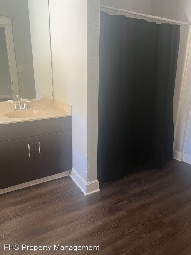 Foto del edificio - 1 br, 1 bath House - 302 W Commercial Unit...