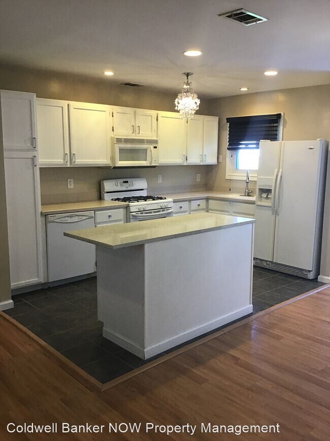 Foto del edificio - 3 br, 2 bath House - 2901 Southport Ave