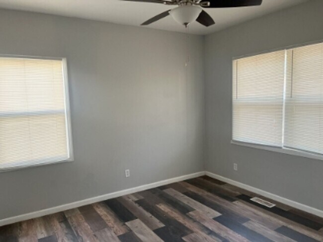 Foto del edificio - 2 Bed Available now!