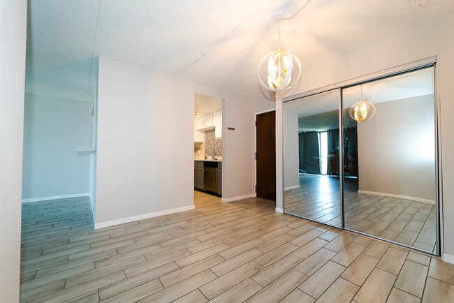 Dining room - 2015 S Finley Rd