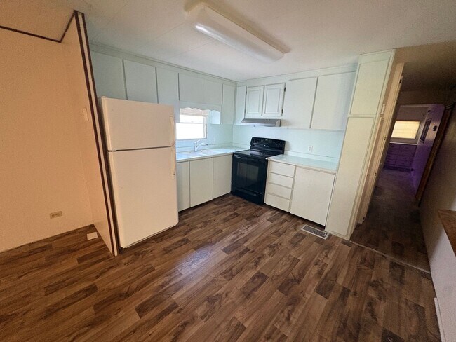 Foto del edificio - Tavares 1 Bed 1 Bath Waterfront Mobile Home