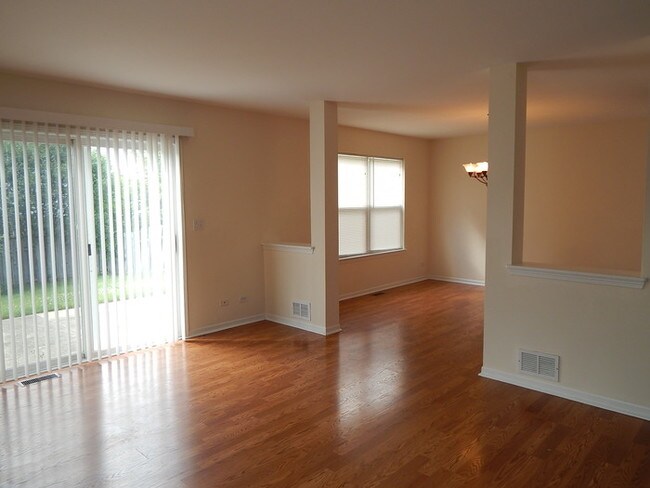 Building Photo - Don't miss this 1/2 duplex with full basement