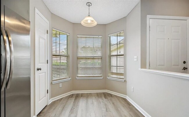 Photo - 3 Bedroom Waterfront Home With Garage