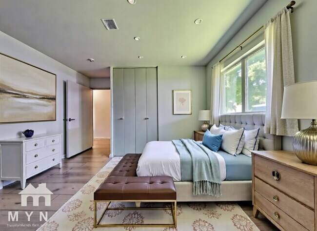 Foto del edificio - 8524 Georgiana Ln