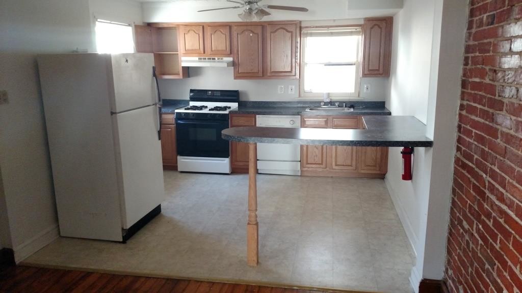 Primary Photo - 111 W 13th St