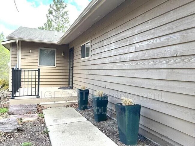 Building Photo - 1031 Woodbridge Dr
