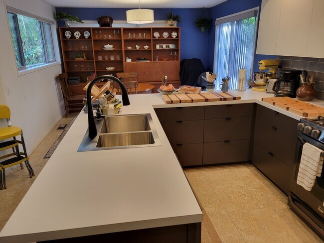 Building Photo - 2170 E Birch St