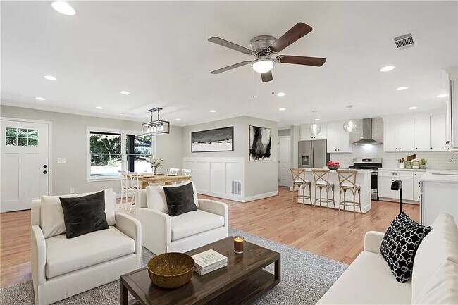 Foto del edificio - 334 Michael Dr