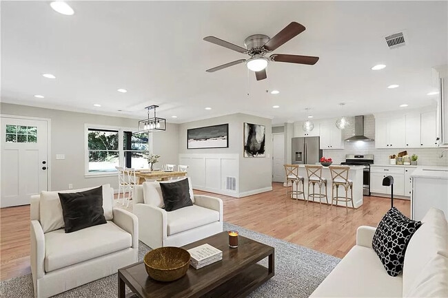 Photo - 334 Michael Dr House