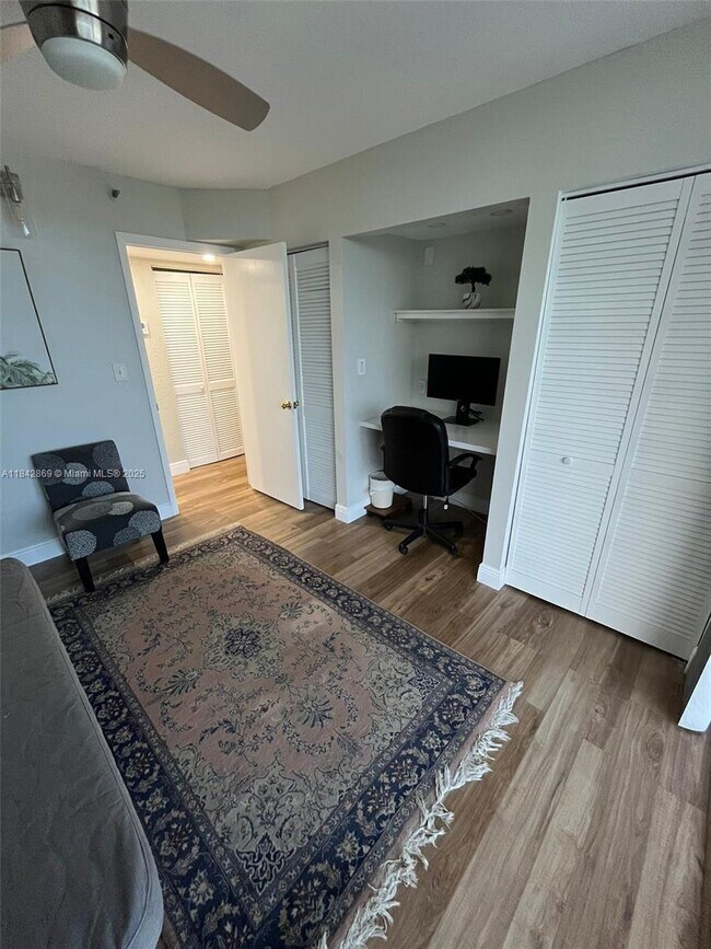 Foto del edificio - 1700 NW N River Dr