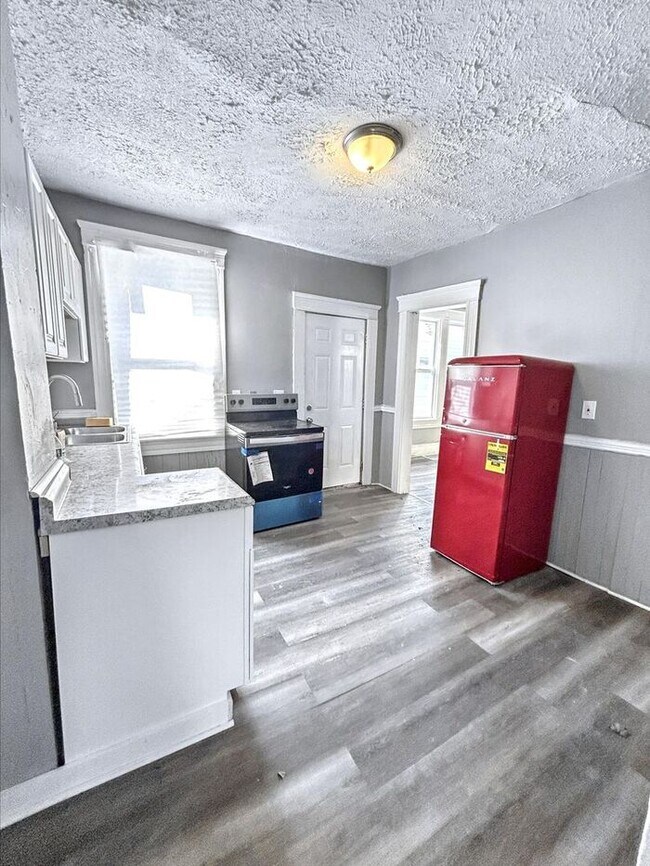 Foto del edificio - Adorable 3-Bedroom Home with Modern Conven...