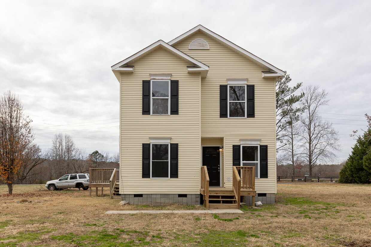 Primary Photo - 70 Strawberry Hill Ln